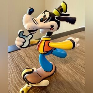 Disney Art: Goofy Vinyl Figure by Disney x Joe Ledbetter